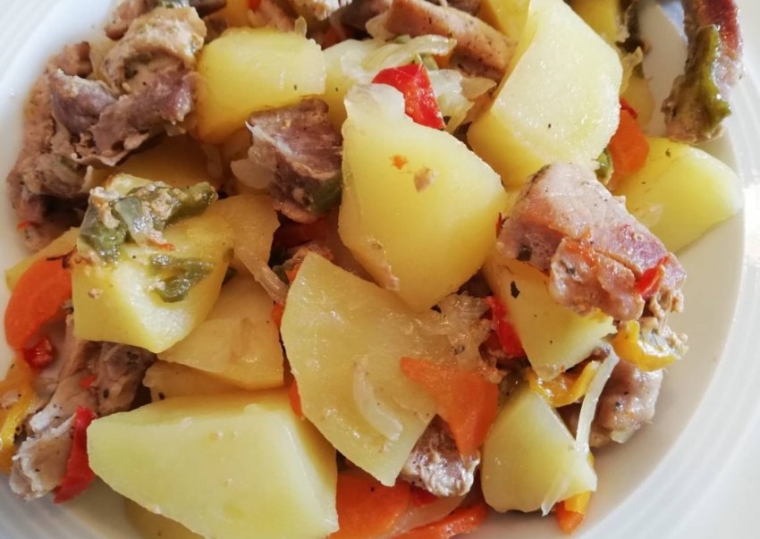 Голени с картошкой в рукаве