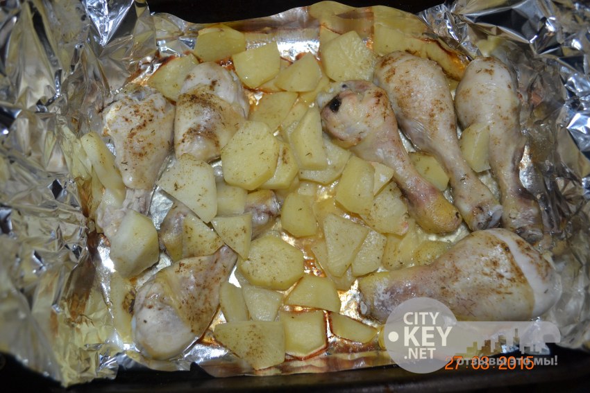 Куриные ножки с овощами в духовке
