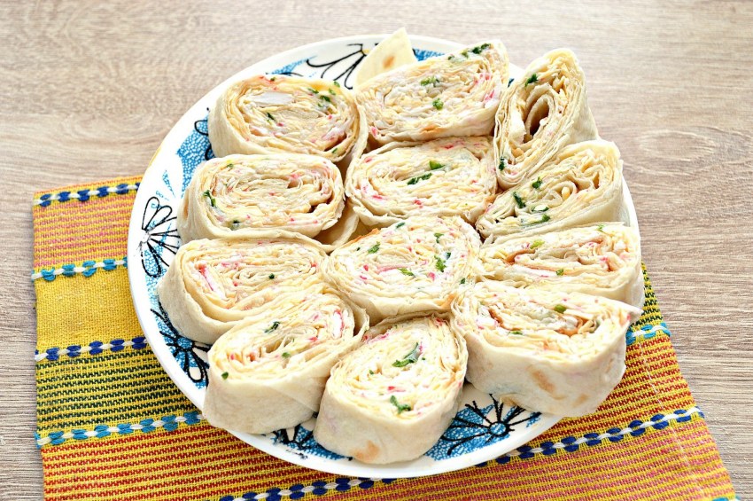 Рулет с крабовыми палочками