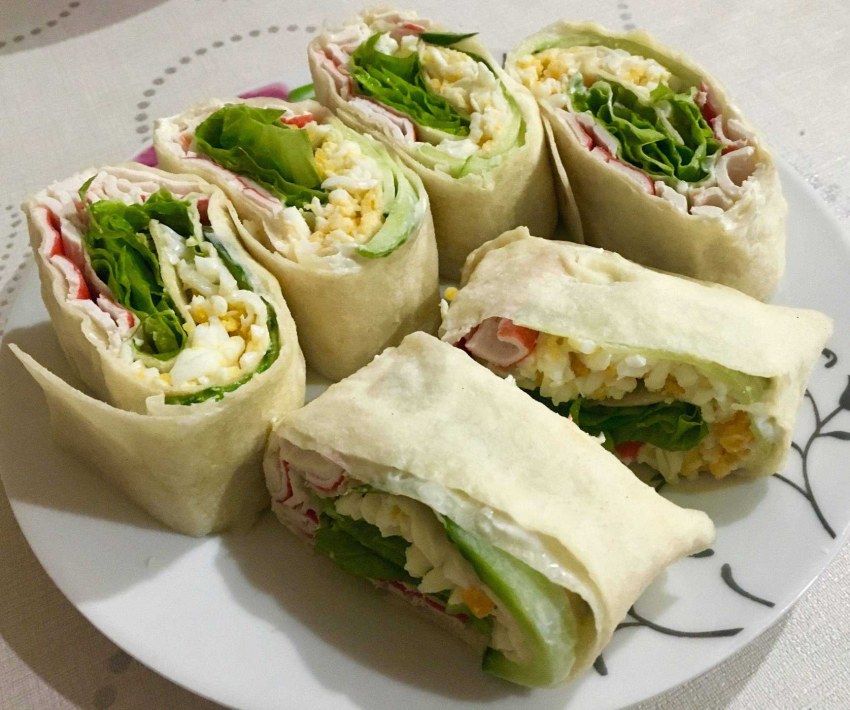 Рулетики из лаваша с крабовыми палочками