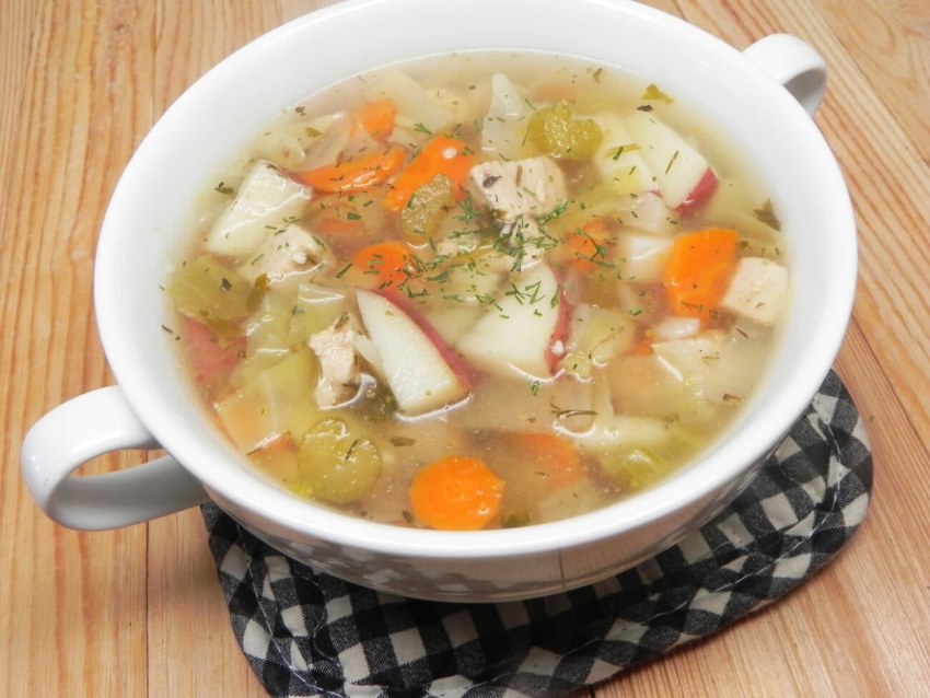 Куриный суп с рисом и яйцом