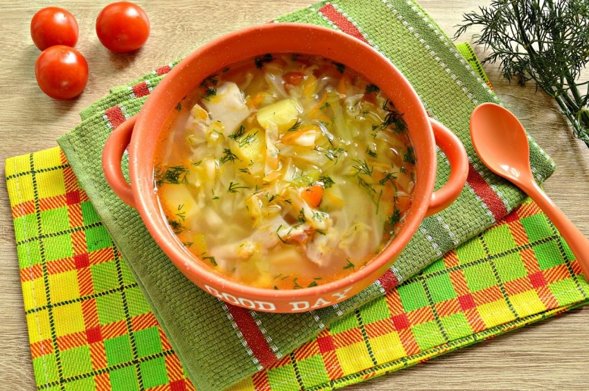 Суп с капустой и картошкой и курицей