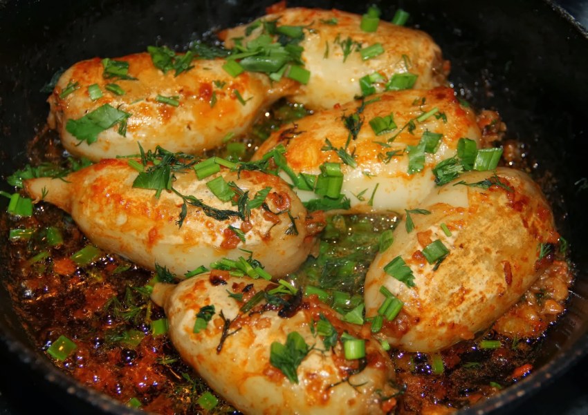 Шампиньоны фаршированные кальмарами