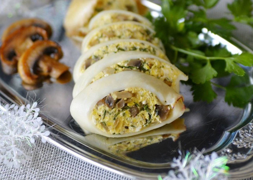 Кальмары фаршированные рисом и грибами