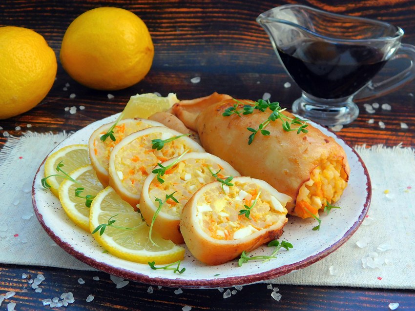 Кальмар фаршированный лангустинами