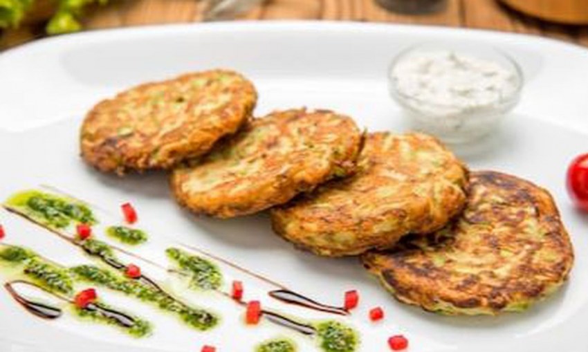 Оладьи из филе курицы с кукурузой