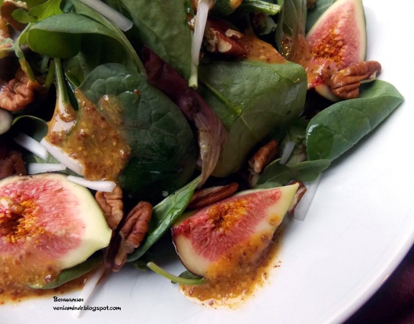 Салат с куриной печенью и инжиром