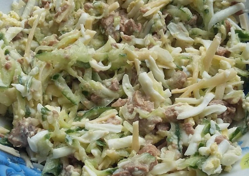 Салат с печенью трески с рисом