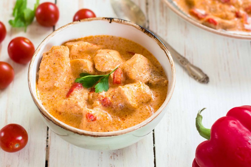 Курица ароматная с соусом