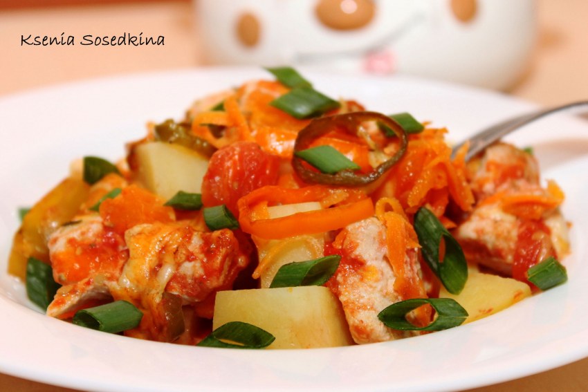 Куриное филе с томатами и чесноком