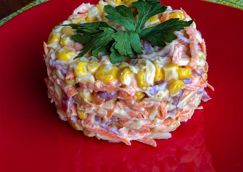 Салат пикантный с курицей