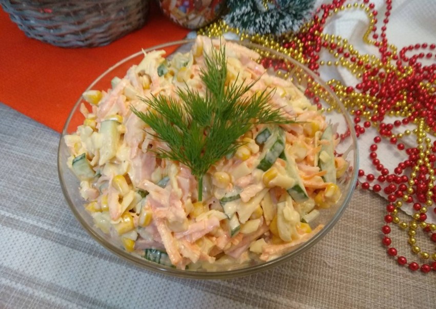Салат Венеция с копченой колбасой