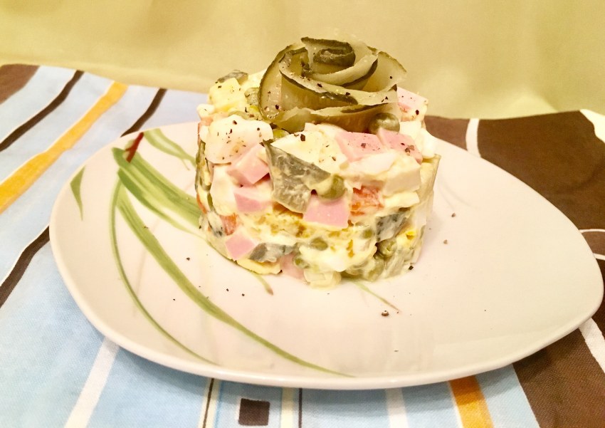 Завтрак с копченой колбасой