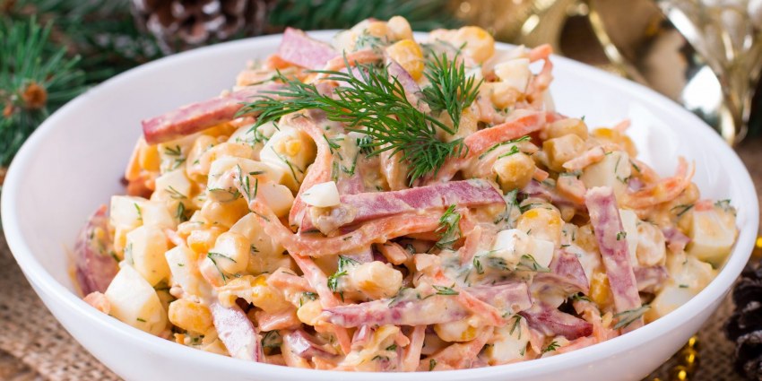 Салат Венеция с черносливом и курицей