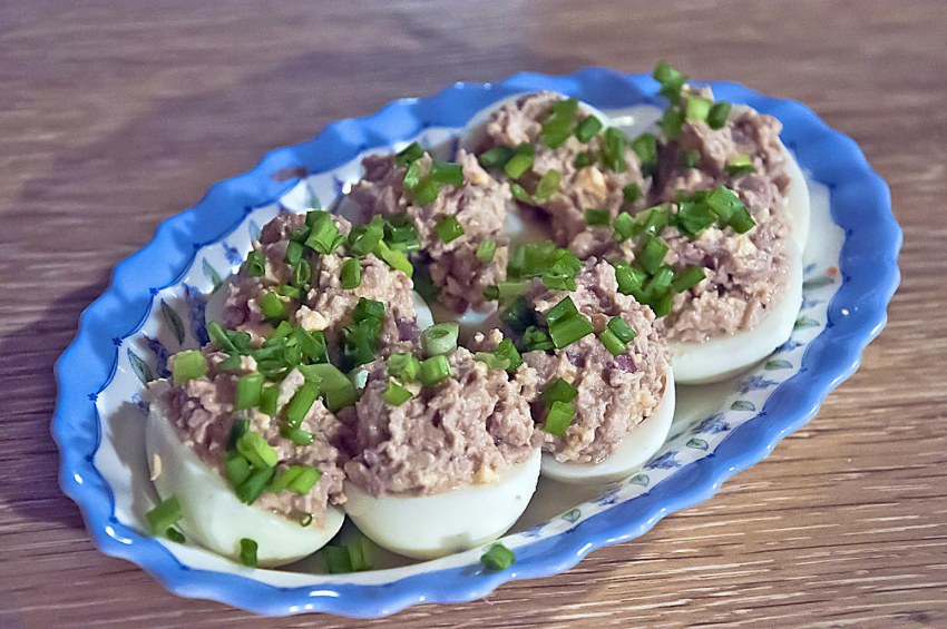 Яйца фаршированные тресковой печенью