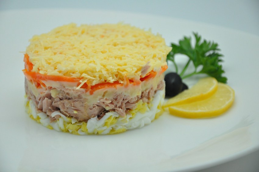 Салат нежность с курицей и грибами