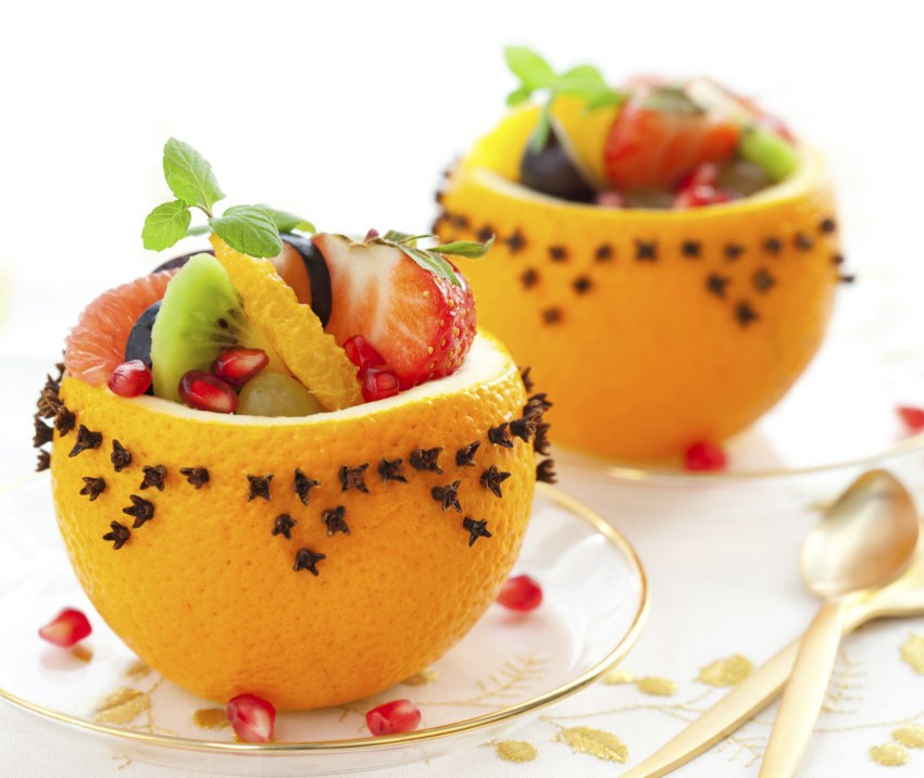 Салат в апельсиновых корзиночках с курицей