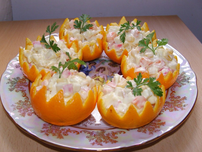 Салат в апельсиновой корке