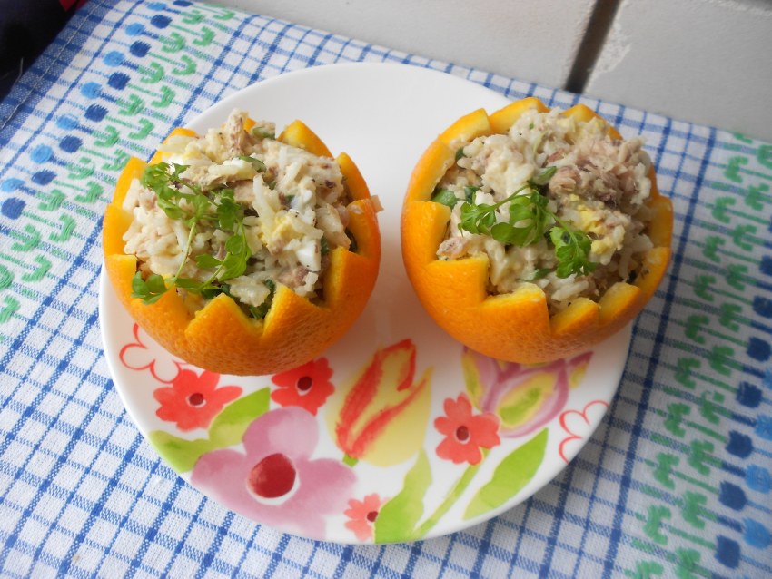 Салат в корзиночках из апельсина
