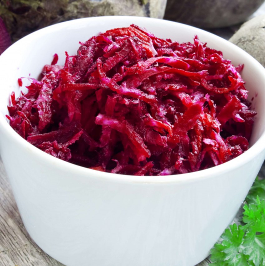 Салат свекла с черносливом и чесноком