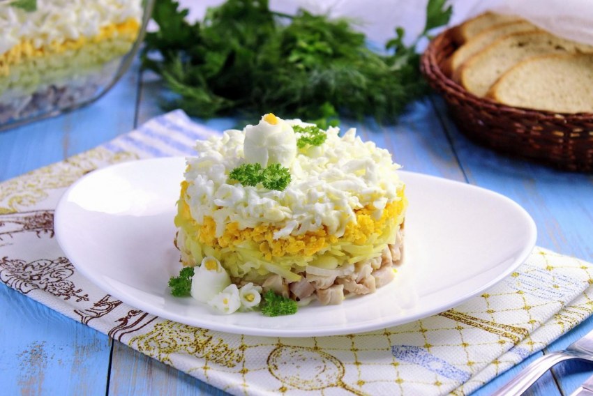 Салат невеста с курицей и плавленным сыром