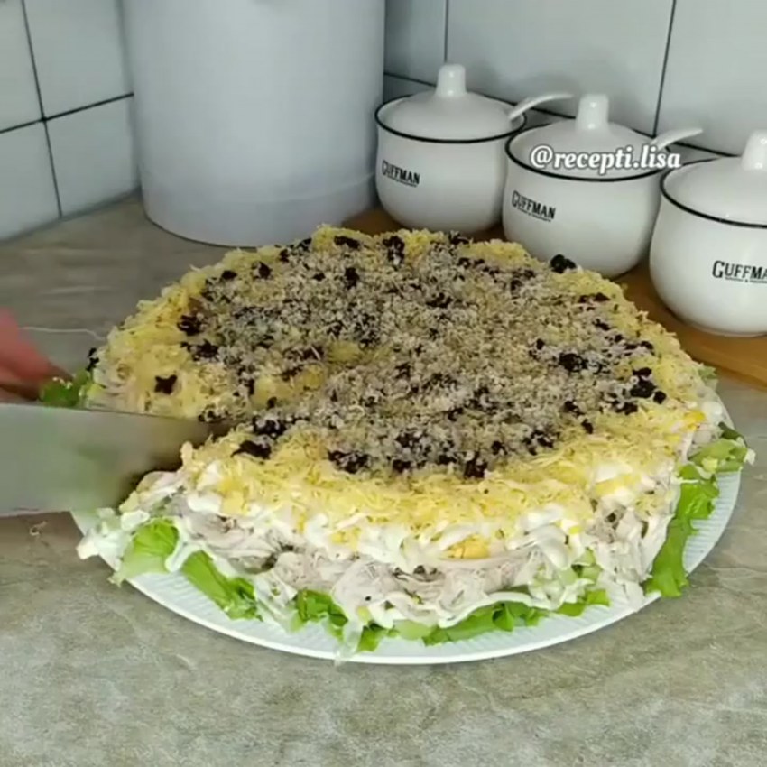 Слоеный салат с грибами