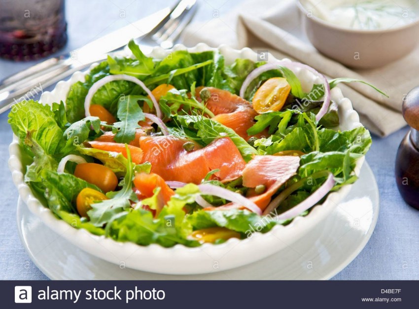 Салат с сёмгой и огурцом