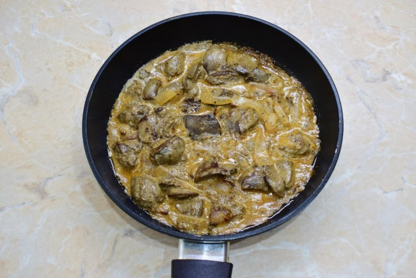 Куриная печенка с подливкой
