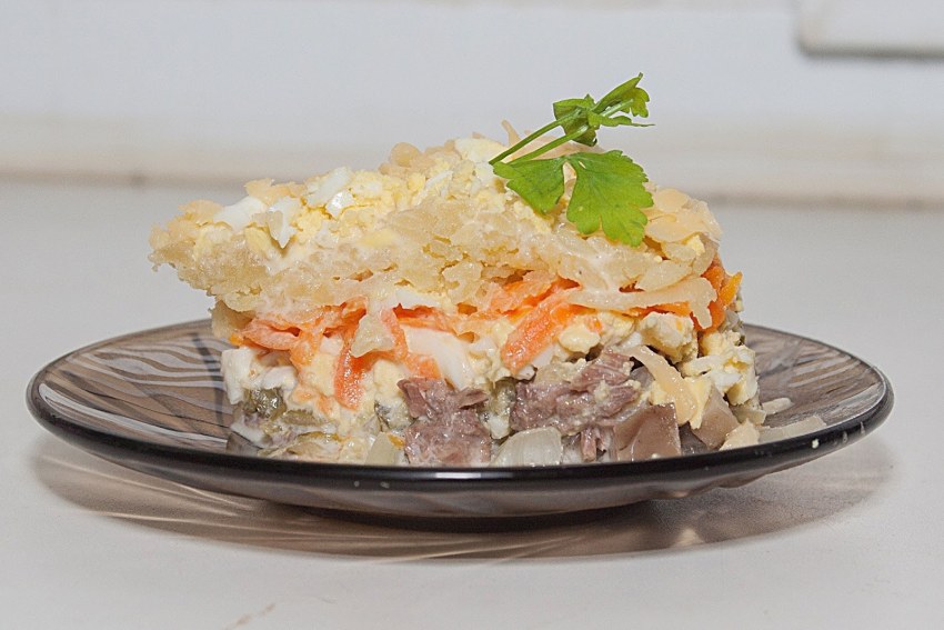 Салат мужской каприз с корейской морковкой