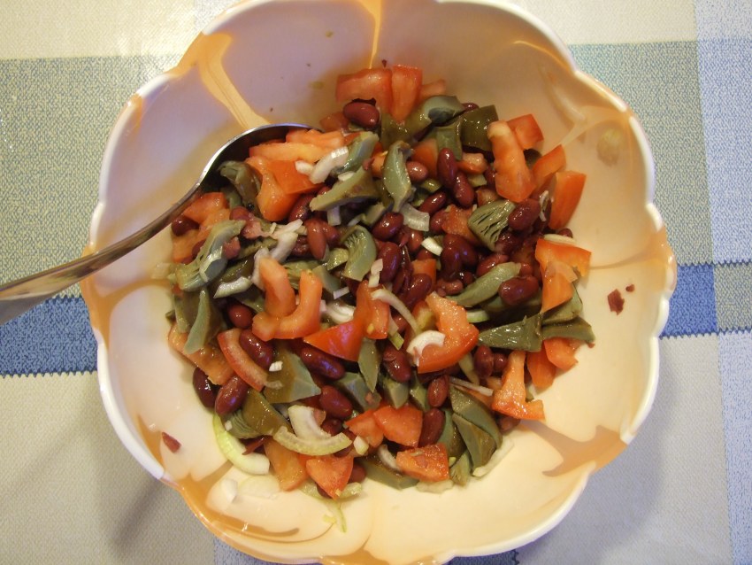 Салат с опятами и куриной