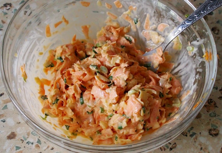 Салат Рыжик с морковью и курицей и грибами