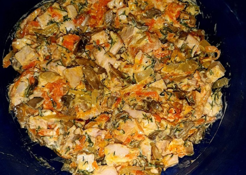 Салат с шампиньонами жареными