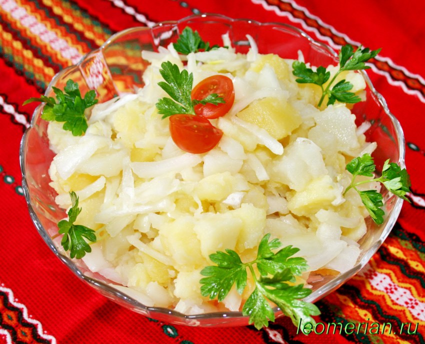 Салат из картошки и лука репчатого