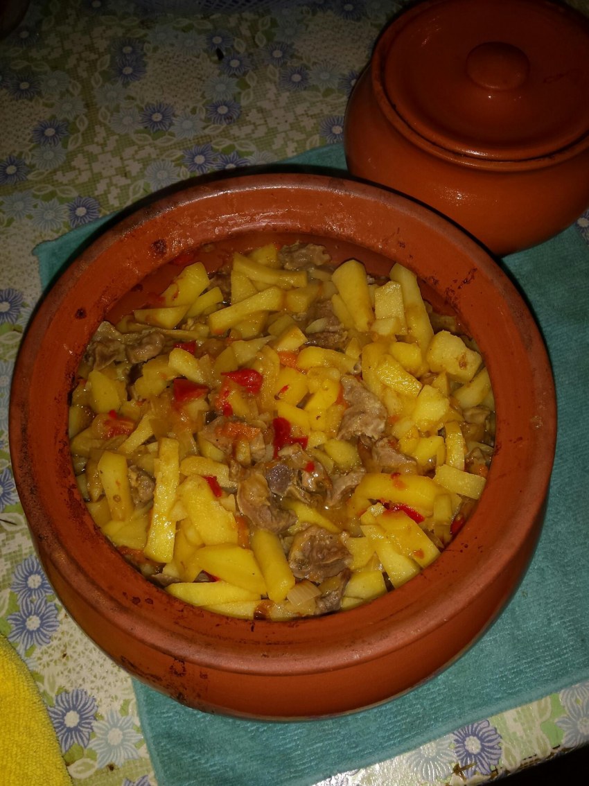 Жаркое из индейки в горшочках