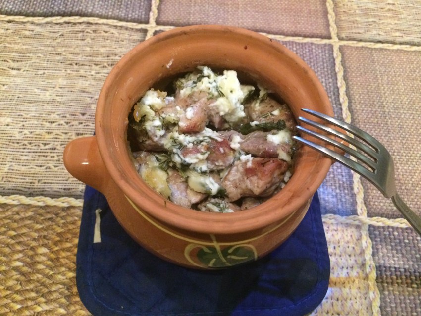 Свинина с картошкой в горшочках