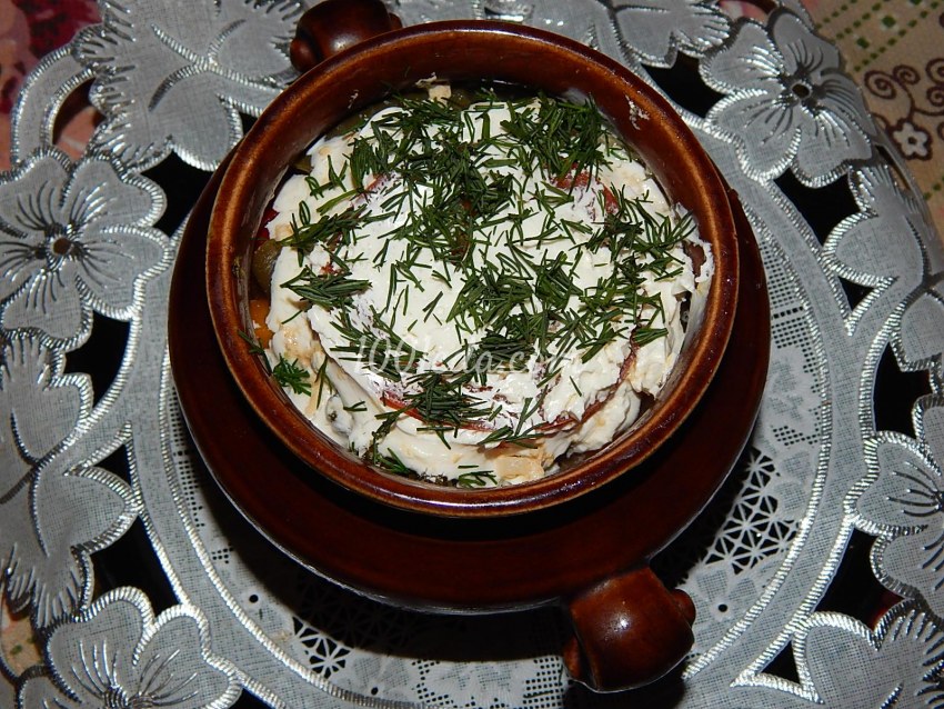 Блюдо с куриными желудочками в горшочки