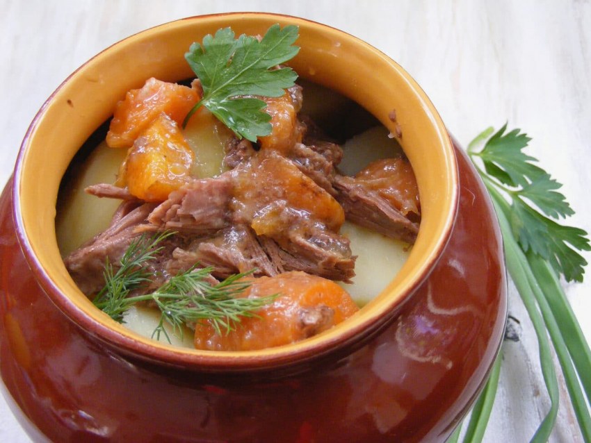 Горшочки с курицей и картофелем