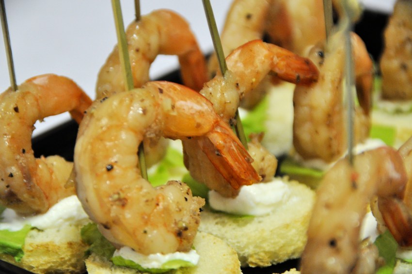 Канапе с королевскими креветками