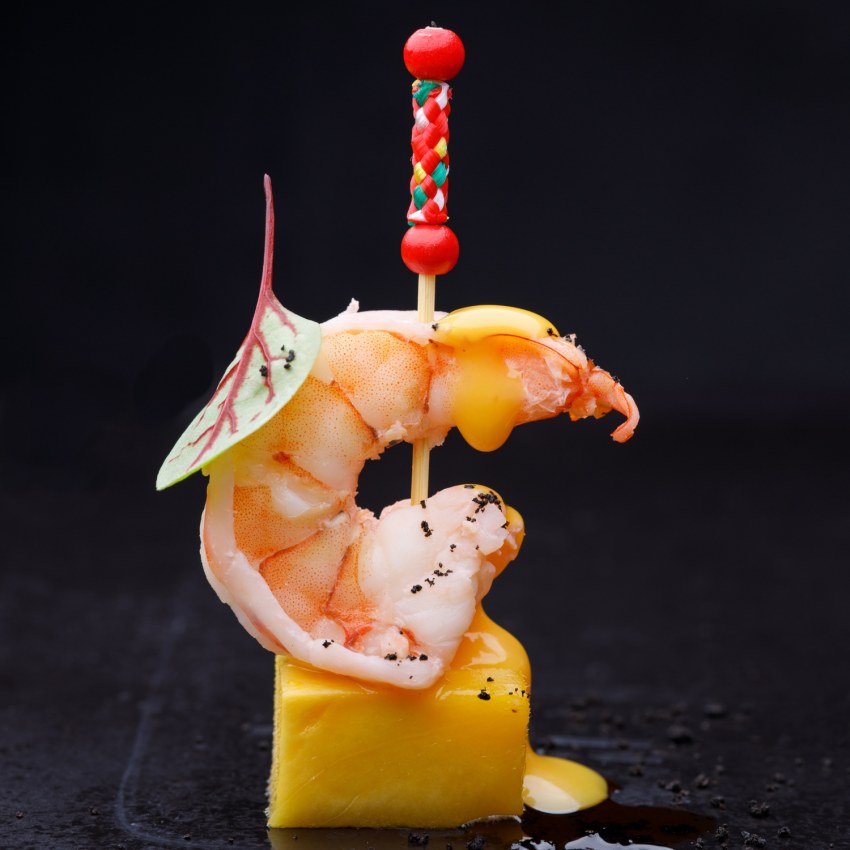 Канапе с королевскими креветками