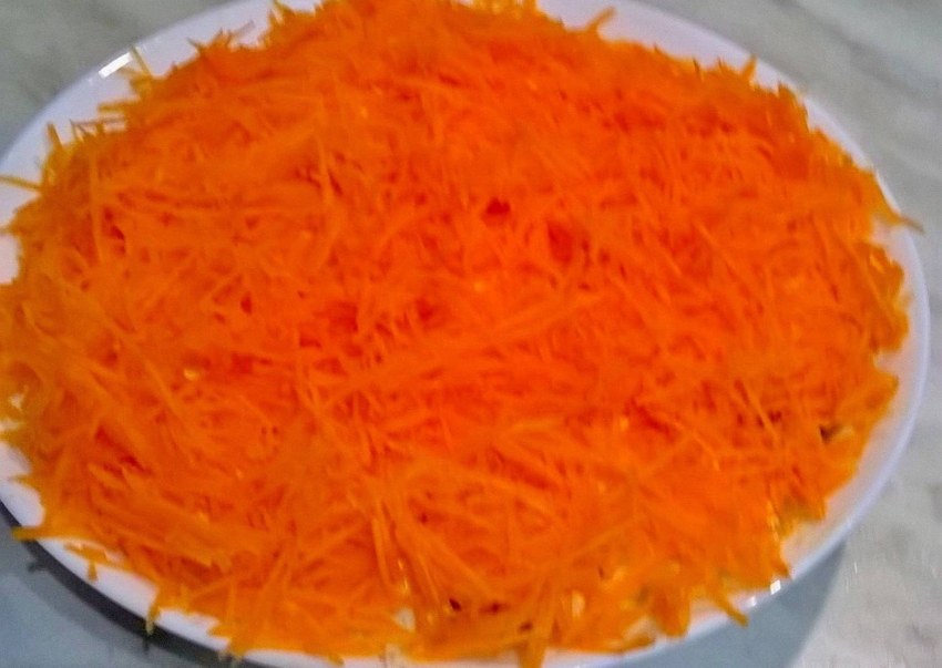 Салат из свежей моркови