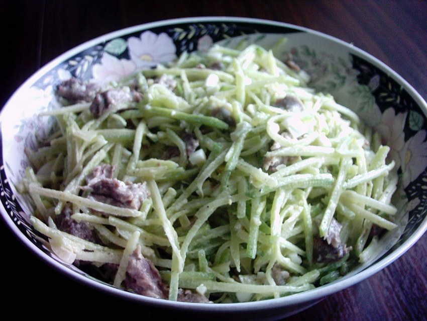 Салат с редькой и мясом