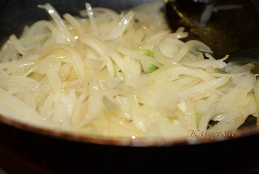 Салат с черной редькой и брусникой