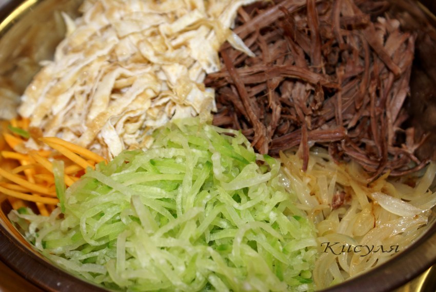 Салат с редькой и говядиной