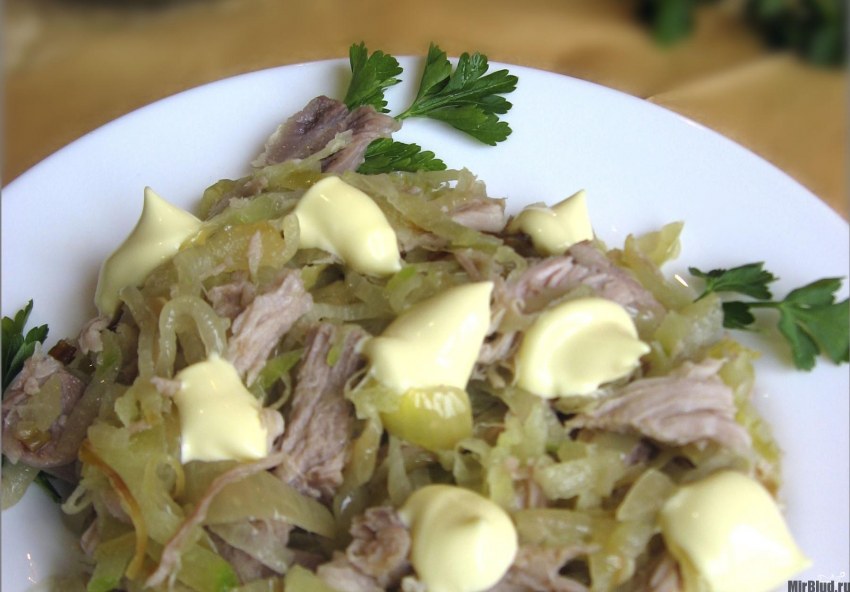 Салат мясной с редькой