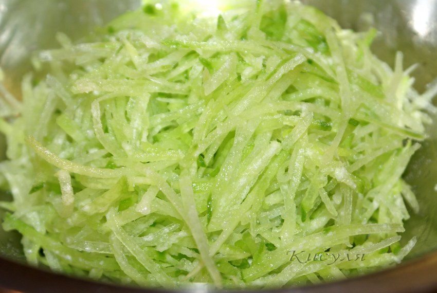 Салат с редькой и говядиной