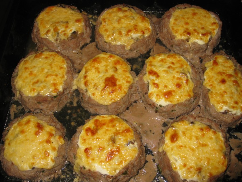 Гнездышки из фарша в духовке