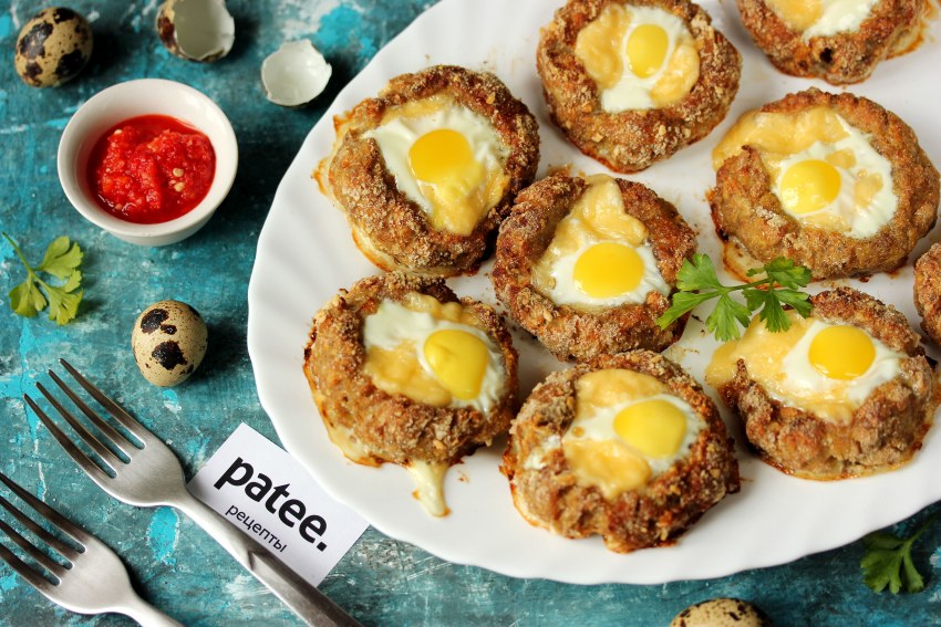 Мясное блюдо гнезда из фарша