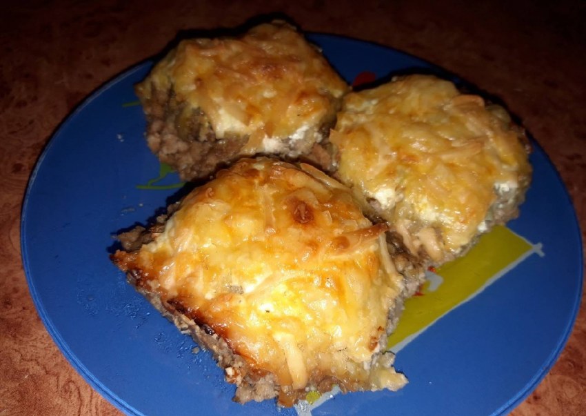 Мясные гнездышки с сыром