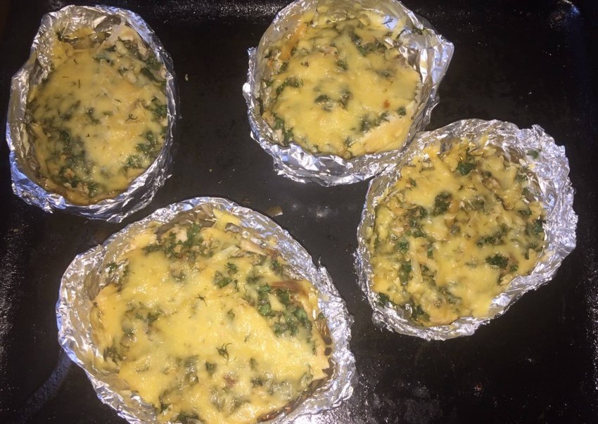 Перец фаршированный куриной грудкой в духовке с сыром