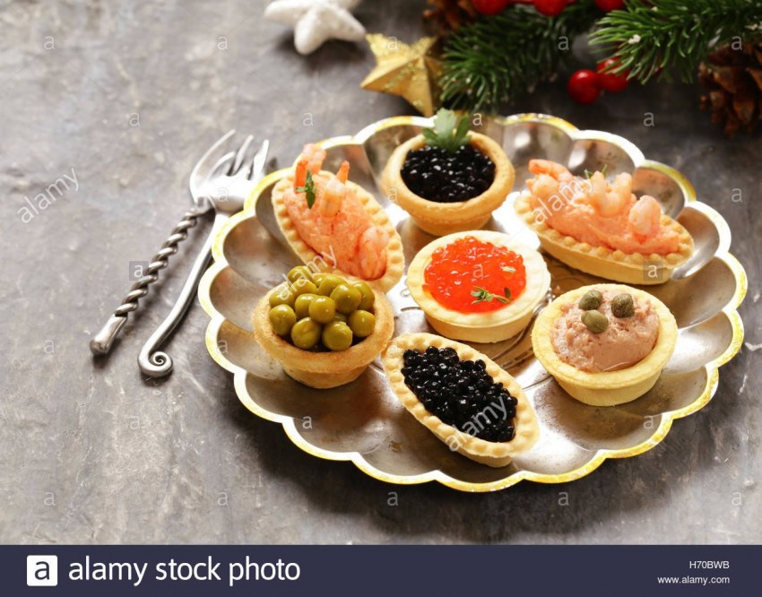 Канапе с черной икрой